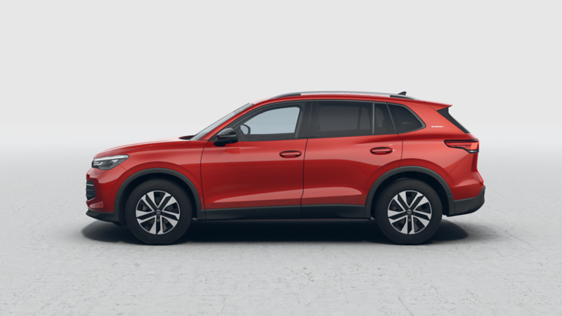 Der Tiguan ENERGY in Persimmon Red in der Seitenansicht mit Blick auf die Fahrerseite