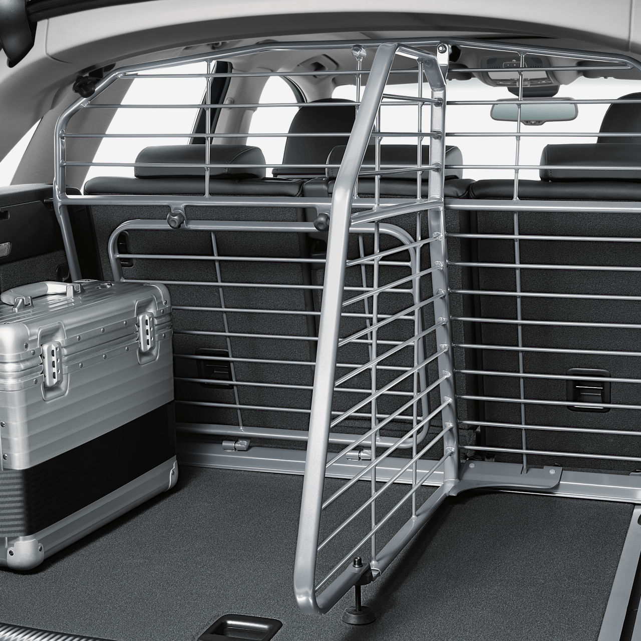 Partition grille for luggage compartment