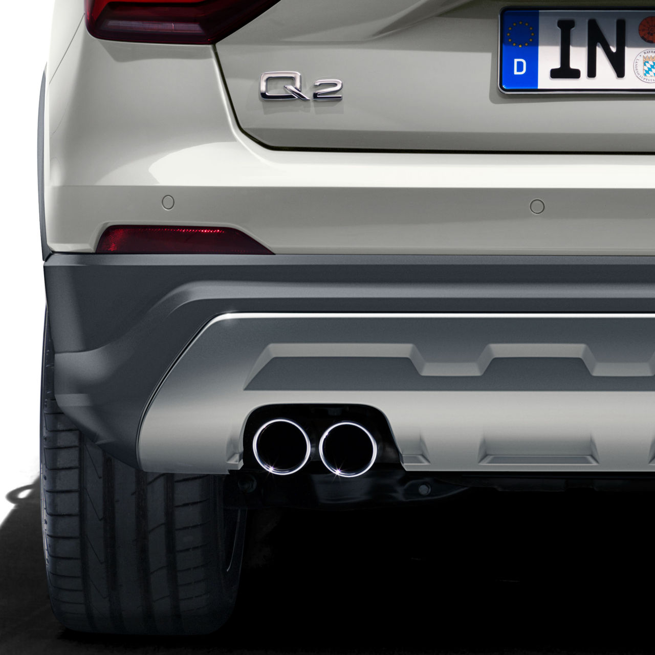 Sport tailpipe trim