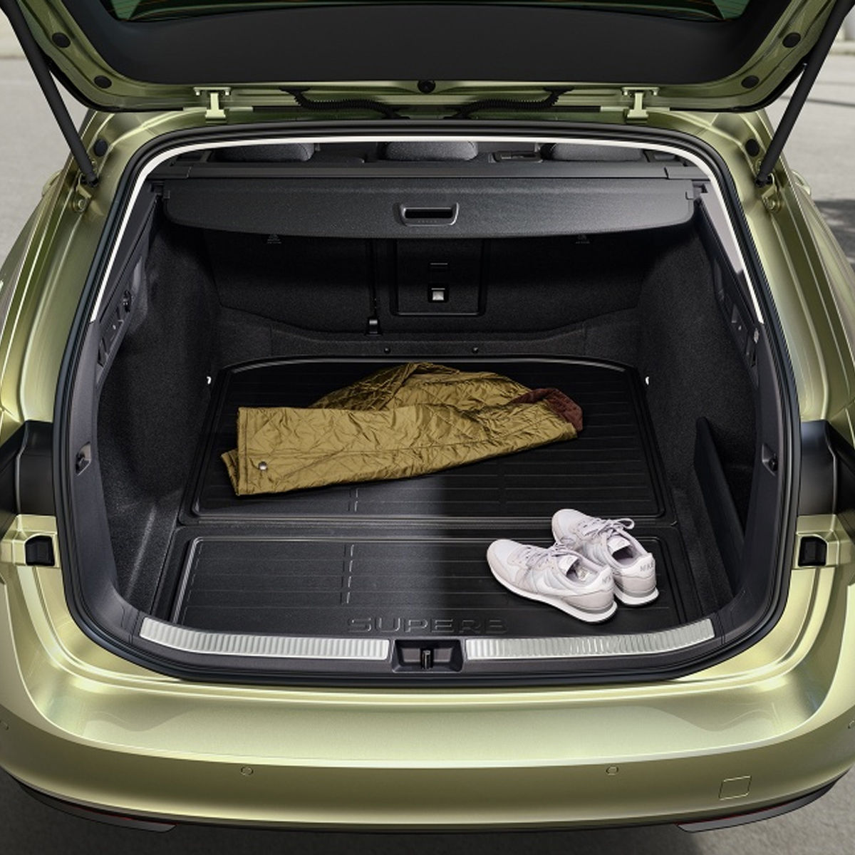 Double-sided boot mat – foldable via hinge