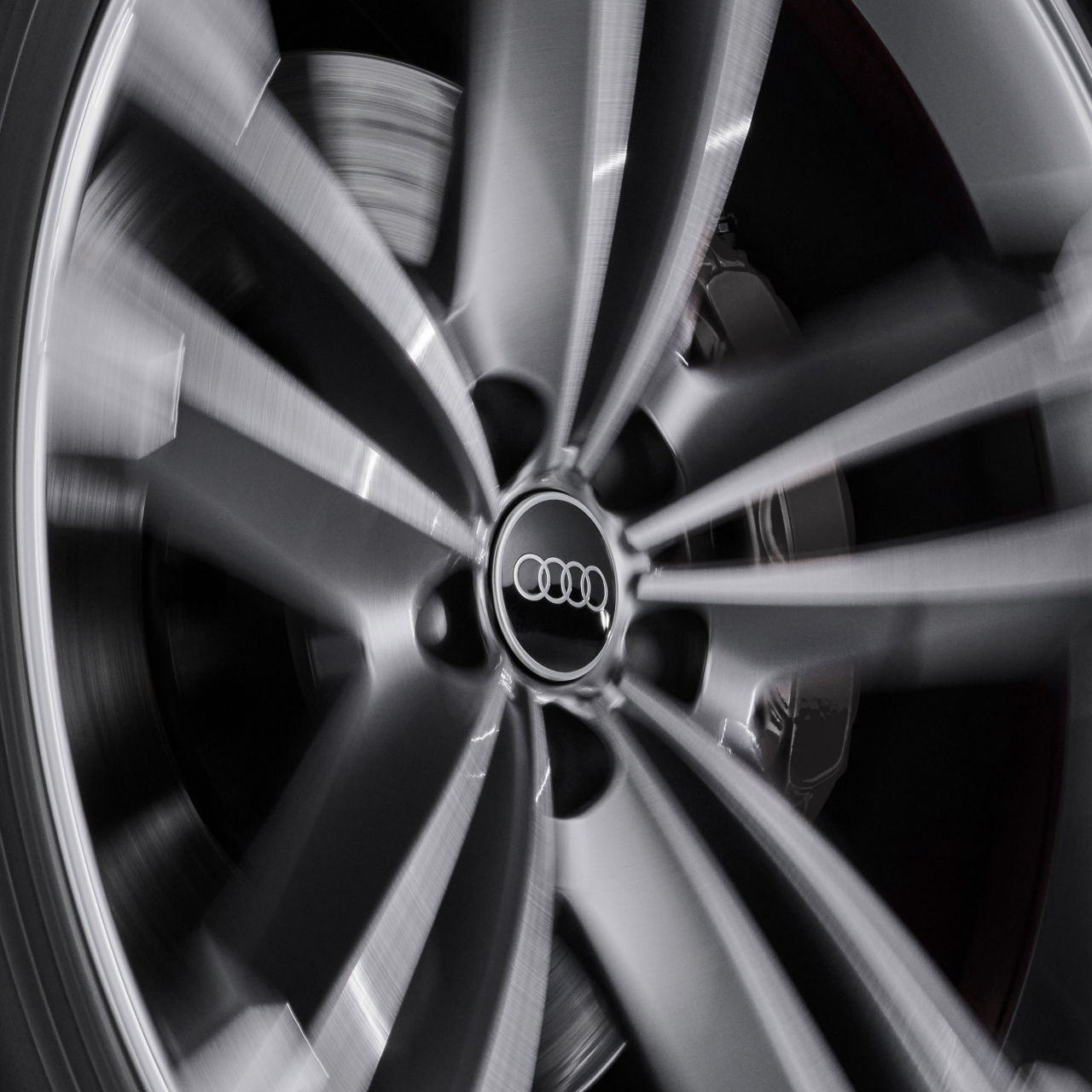 Dynamic hub caps - Find accessories now – Audi Genuine Accessories