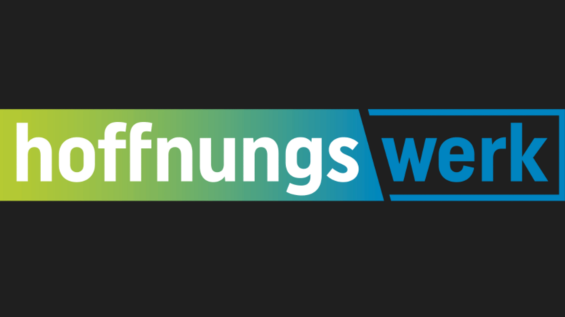 Schwarzer Hintergrund mit dem Text: „Hoffnungswerk?“