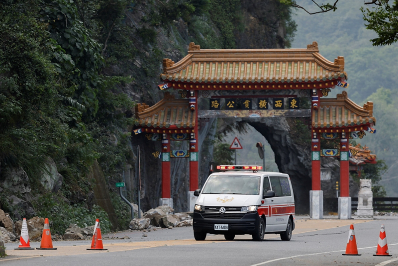 【新聞圖片一】福斯商旅將持續秉持著福斯集團企業社會責任的#WeNotMe品牌精神，在共同打拚邁向災後復原的道路上，與花蓮鄉親一同前行，共度難關