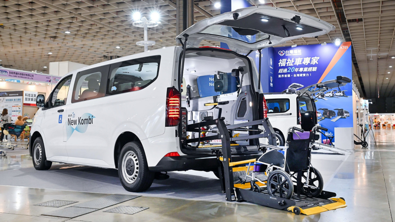 全新世代 Kombi 福祉車-4