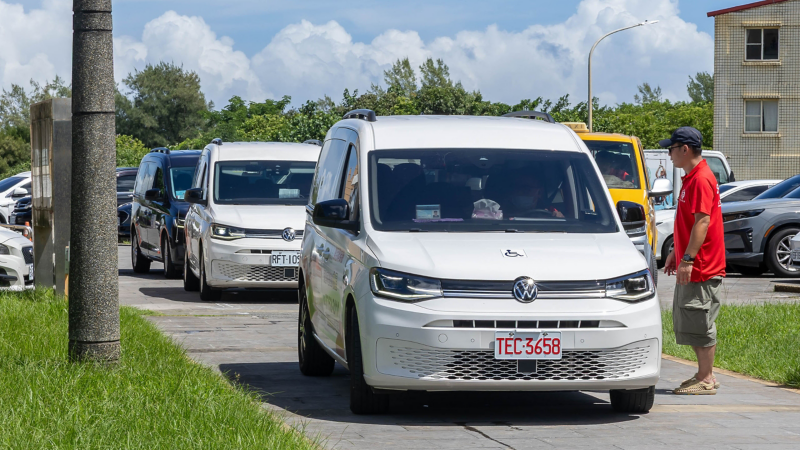 福斯商旅出動由 17 台 Caddy Maxi、T6.1 Caravelle 與 Crafter福祉車所組成的無障礙接駁車隊