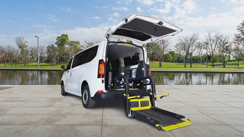 型錄封面照-全新世代 Kombi 福祉車