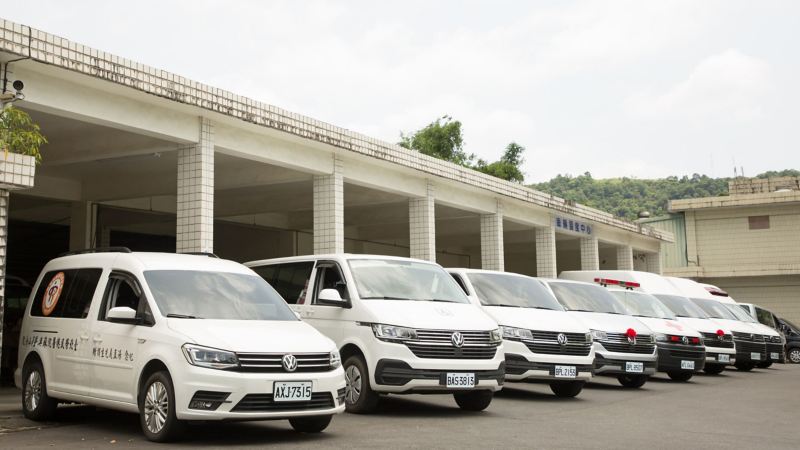 台北榮民總醫院宜蘭員山分院內的12輛救護與福祉車，其中8輛都是由民間捐贈的