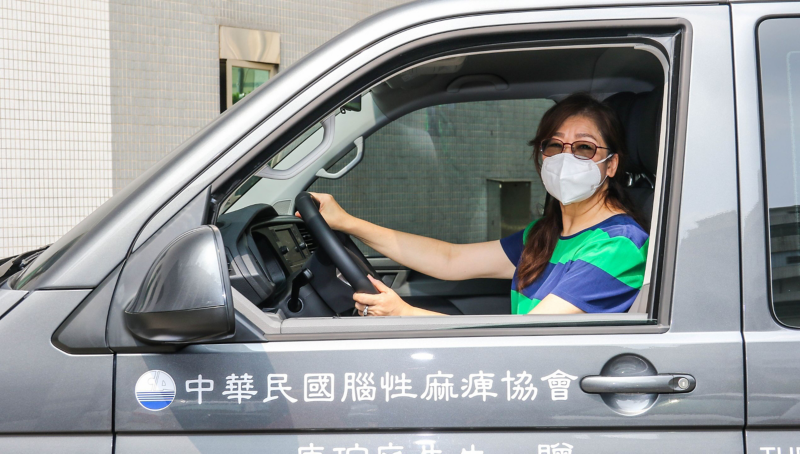 腦麻協會的T6.1 Caravelle福祉車在沒有執行勤務接駁時，還充當協會載送物資，在台灣各地推廣活動出差的最佳夥伴。