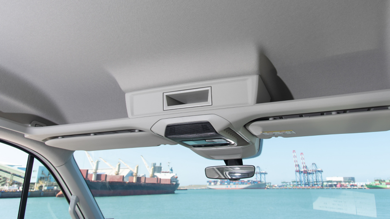 駕駛艙車頂置物區