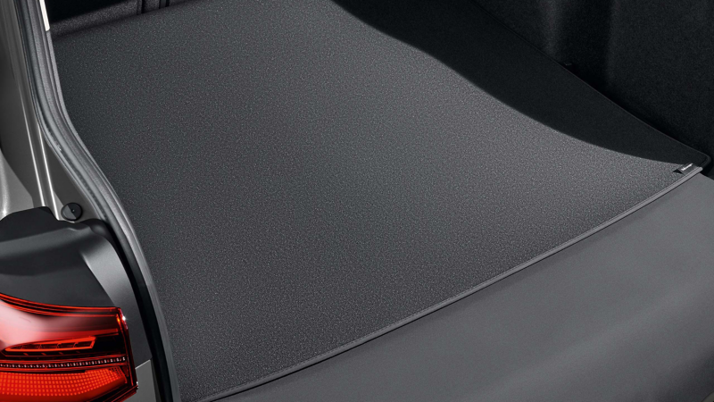 Reversible luggage compartment mat