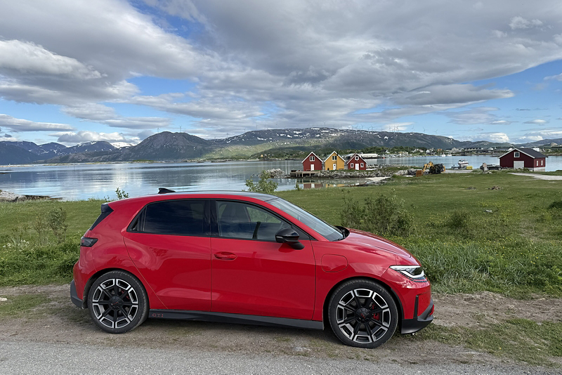 En ej kamouflerad förserieversion av ID. Polo GTI fotograferad på Sommarøy.
