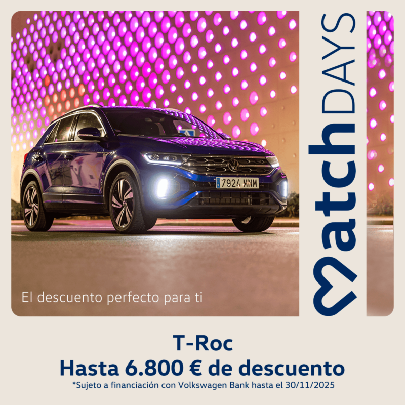 T-Roc azul, vista delantera izquierda. Texto promoción: Desde 22.000€. Sujeto a financiación con Volkswagen Bank.