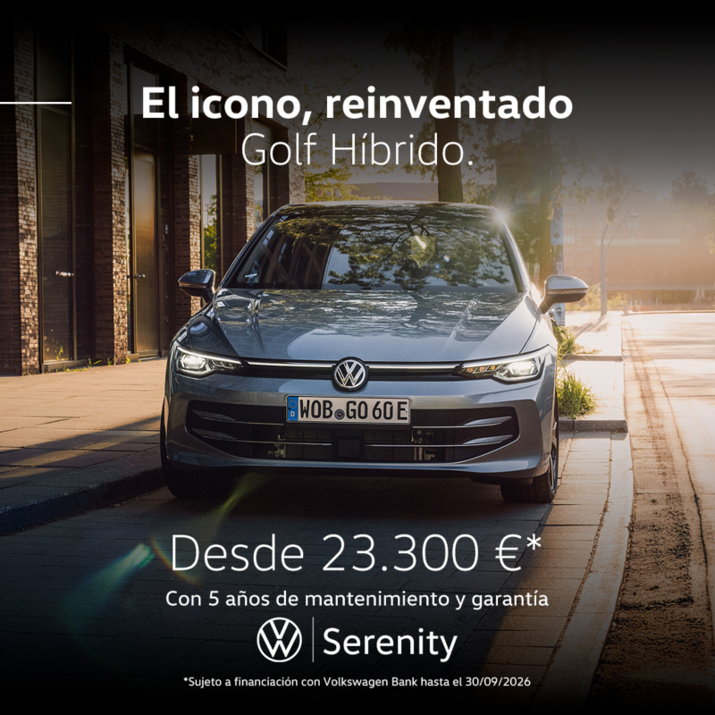 Volkswagen golf ehybrid gris vista de frente. Desde 23.300€ con 5 ños de mantenimiento y garantía. Sujeto a financiación con Volkswagen Bank hasta el 30/09/2026. 