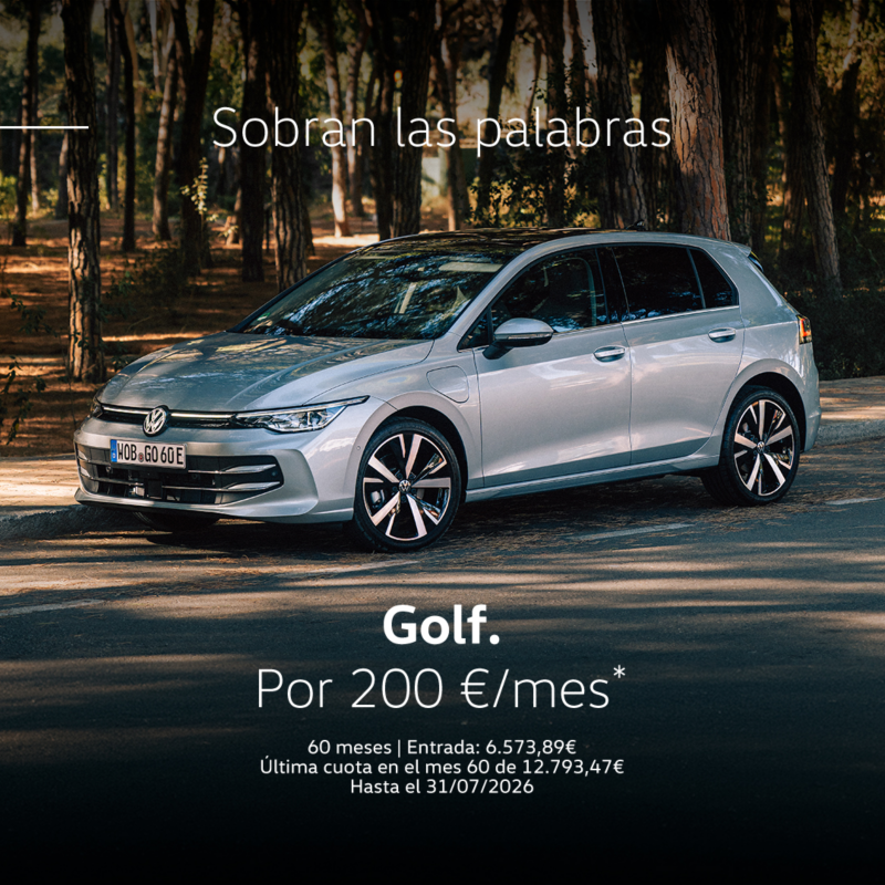 Volkswagen golf ehybrid azul claro, vista lateral izquierda. Descuentos especiales campaña remate final, solo hasta el 31 de diciembre, con hasta 3.300€ de descuento. Sujeto a financiación con Volkswagen Bank