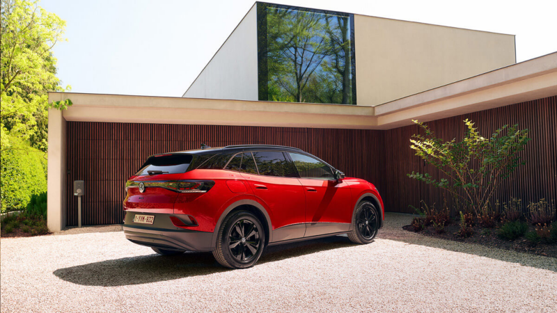 ID.7 Tourer devant une maison