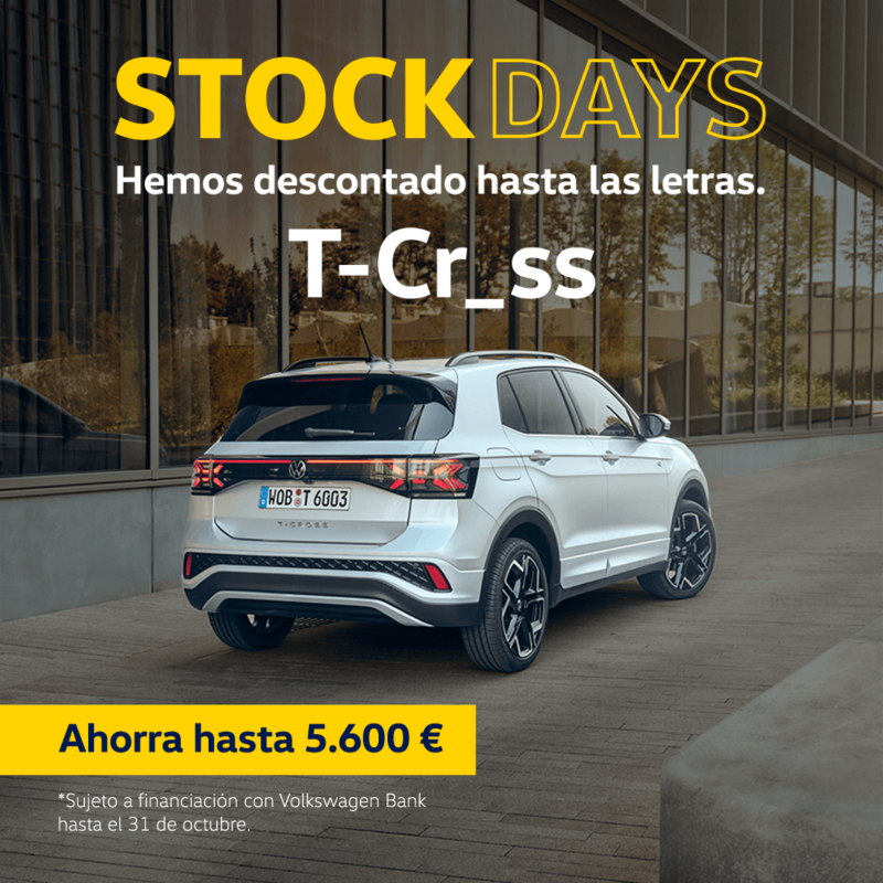 T-Cross, color azul, vista frontal izquierda. Texto promoción: Desde 18.000€. Sujeto a financiación con Volkswagen Bank hasta el 30/09/2026.