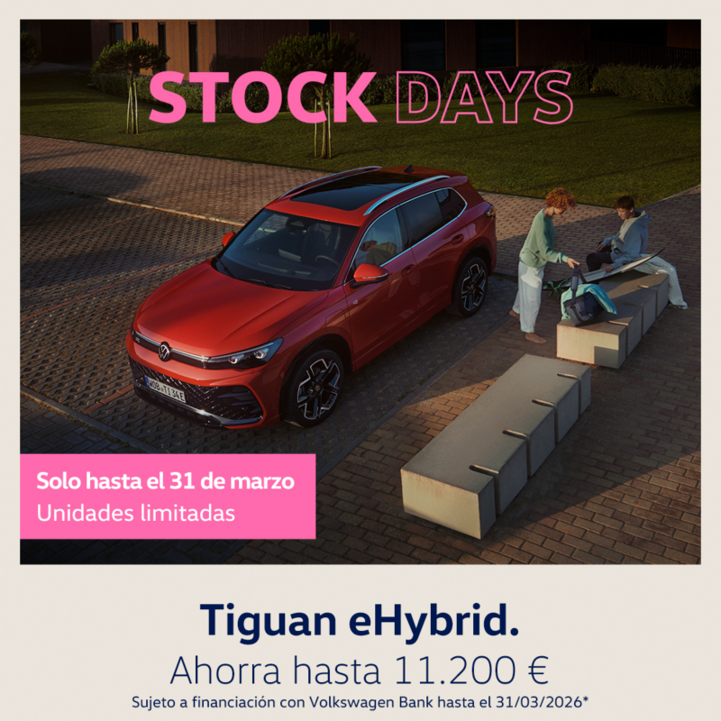 Volkswagen Tiguan eHybrid rojo, vista aérea. Descuentos especiales campaña: Ahorra hasta 11.200€. Sujeto a financiación con Volkswagen Bank