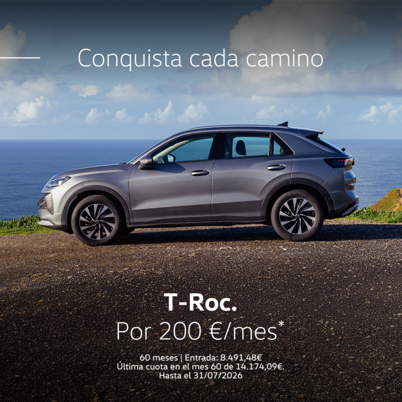 Volkswagen Tiguan eHybrid rojo, vista trasera, con cargador eléctrico. Descuentos especiales campaña remate final, solo hasta el 31 de diciembre, con hasta 8.000€ de descuento. Sujeto a financiación con Volkswagen Bank