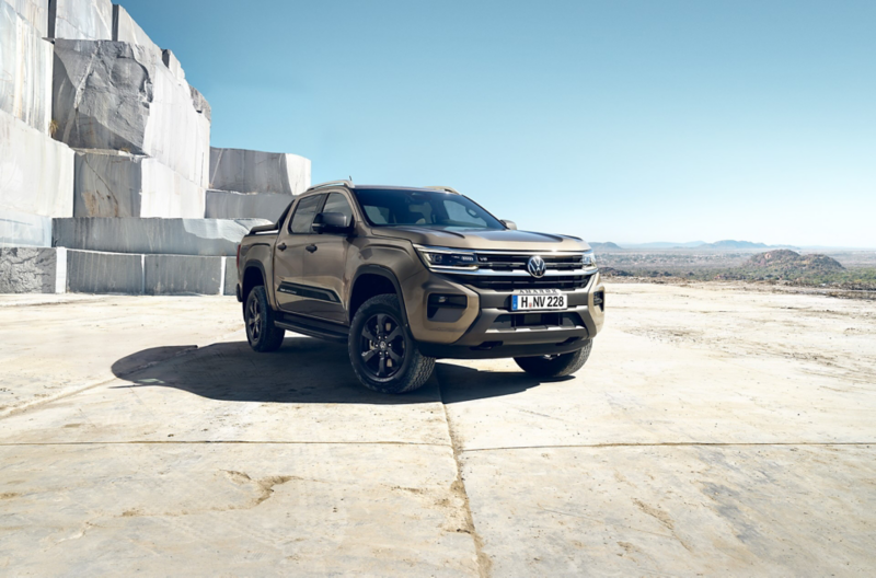 全新世代德智性能皮卡 – The All New Amarok 即日起正式於全台展示中心展開預售活動，引進之 Amarok PanAmericana 為家族中的高階越野旗艦車系，預售價NT$ 185 萬元。