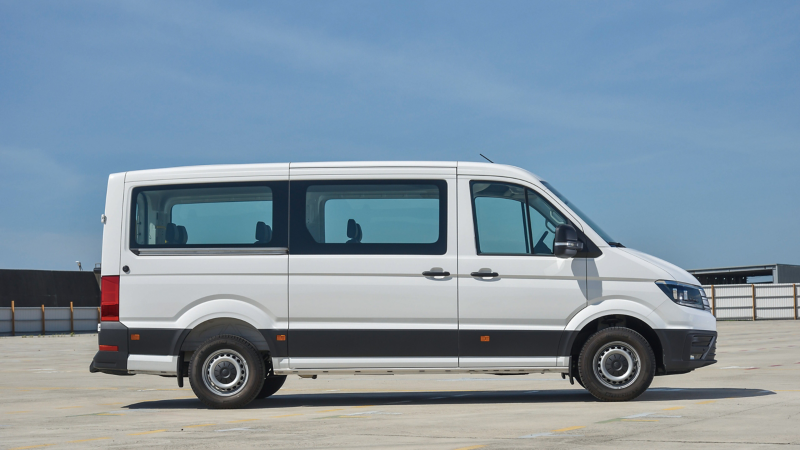 全新Crafter 九人座客車，建議售價以中軸平頂的$228.8萬元起正式回歸市場。
