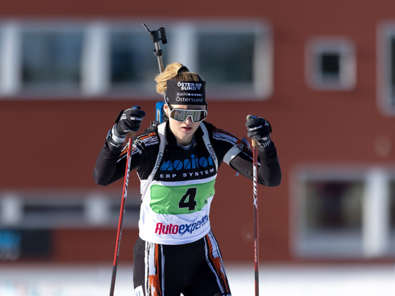 Astrid Karlstedt JSM-stafett i skidskytte