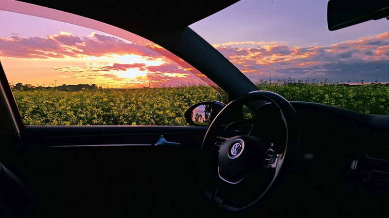 Widok ze środka Volkswagena na zachód