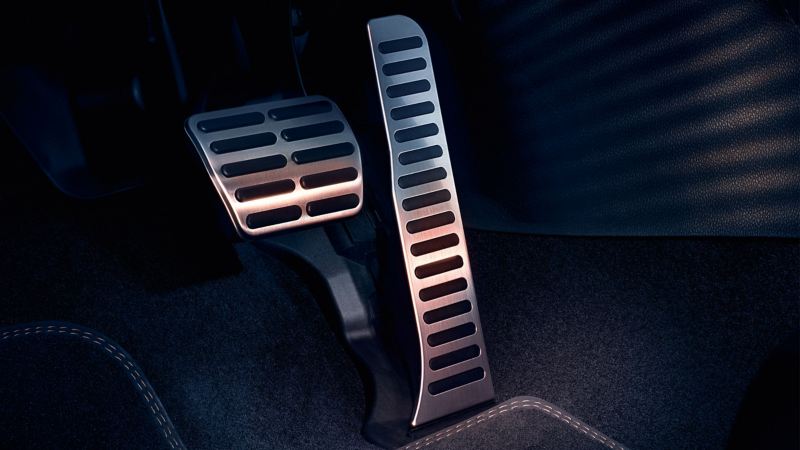 Przestrzeń na nogi w VW Jetta 6 – akcesoria do starszych modeli