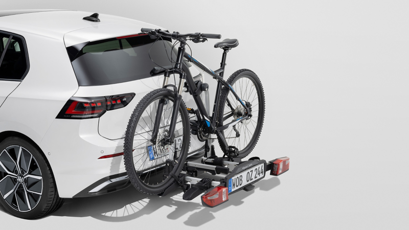 VW Golf with bicycle carrier incl. bicycle
