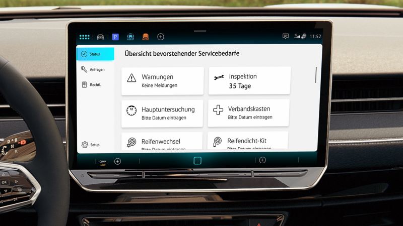 Bildschirm des Infotainment-Systems mit Fahrzeugservice App Übersicht