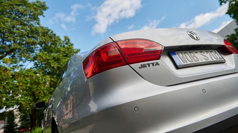 Detailaufnahme der Rückleuchten eines VW Jetta 6