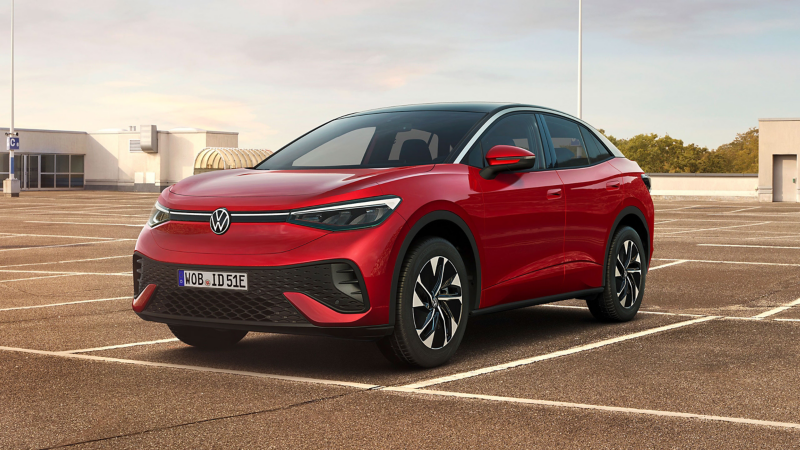 Roter VW ID.5 Pro auf leerem Parkdeck