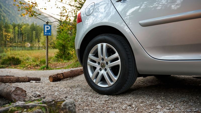 Close-up wheel incl. rim of a VW Golf 5