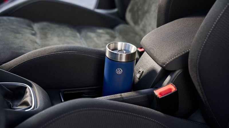 Drinking bottle in the centre console of a VW car – accessories for previous models