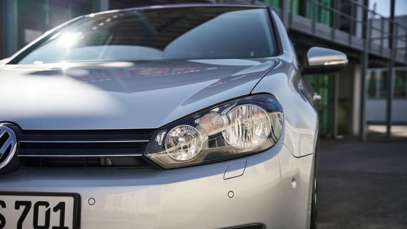 Close-up headlight of a VW Golf 6