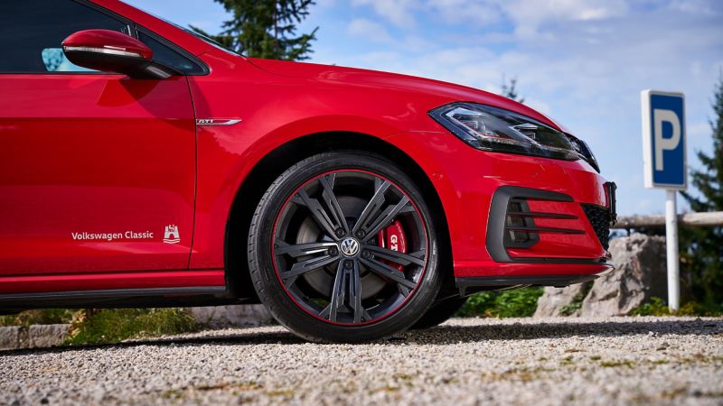 Close-up wheel incl. rim of a VW Golf 7