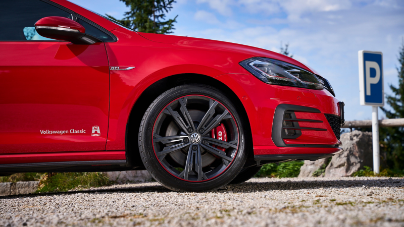 Detalle de una rueda de un Volkswagen Golf 7