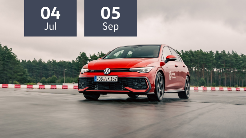 VW Golf GTI Edition 50 unterwegs auf einer Teststrecke