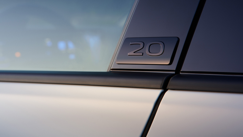 Auf der B-Säule des VWR Sondermodells befindet sich ein „20“-Jubiläumslogo