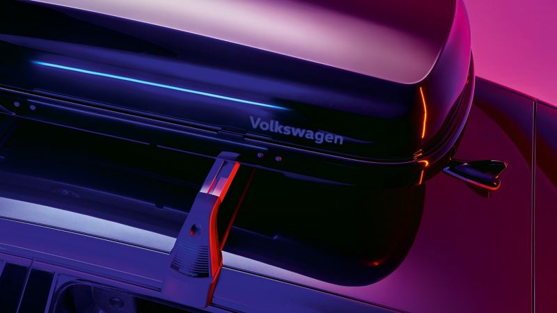 Dakkoffer van VW-accessoires op een VW Golf