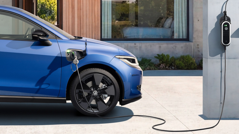 ID. Polo charging with ID. Charger Travel Basic