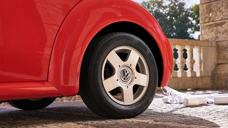 Close-up wheel incl. rim of a VW New Beetle