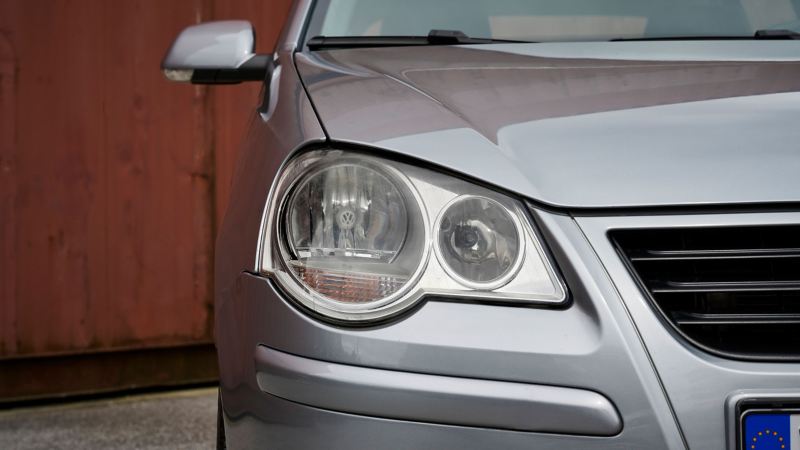 Close-up of VW Polo 4 headlights