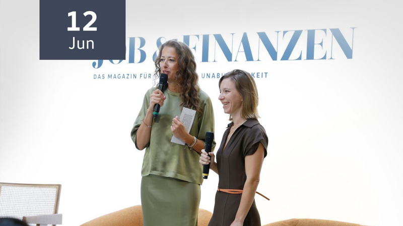 Mateja Mögel, Chefredakteurin der freundin, und eine Moderatorin mit Mikros in der Hand