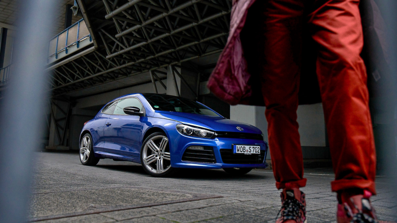 Der VW R Scirocco R in Blau