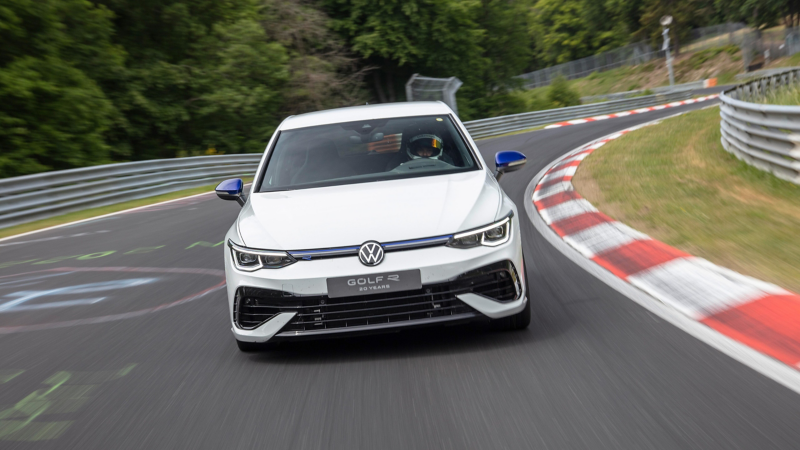Starke Kurvenfahrt des Golf R 20 Years dank „R-Performance Torque Vectoring“ und dem Fahrprofil „Special“