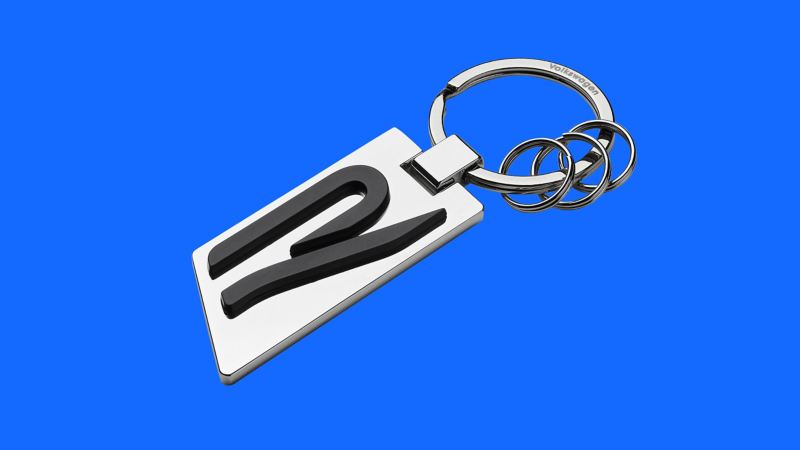 Ein Schlüsselanhänger mit großem „R“-Logo, VW Zubehör