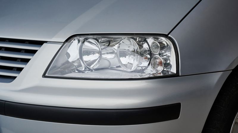 Close-up headlight of a VW Sharan 1