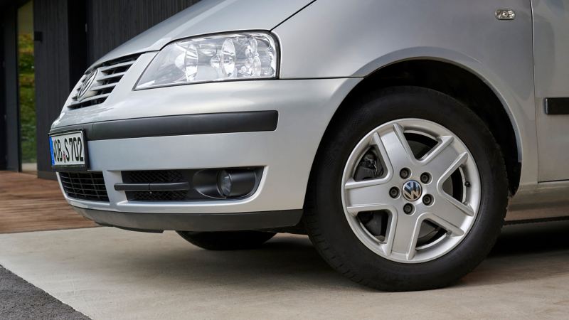 Close-up wheel incl. rim of a VW Sharan 1