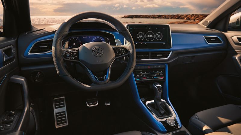 The sporty and elegant interior of the VW T-Roc R with Digital Cockpit Pro