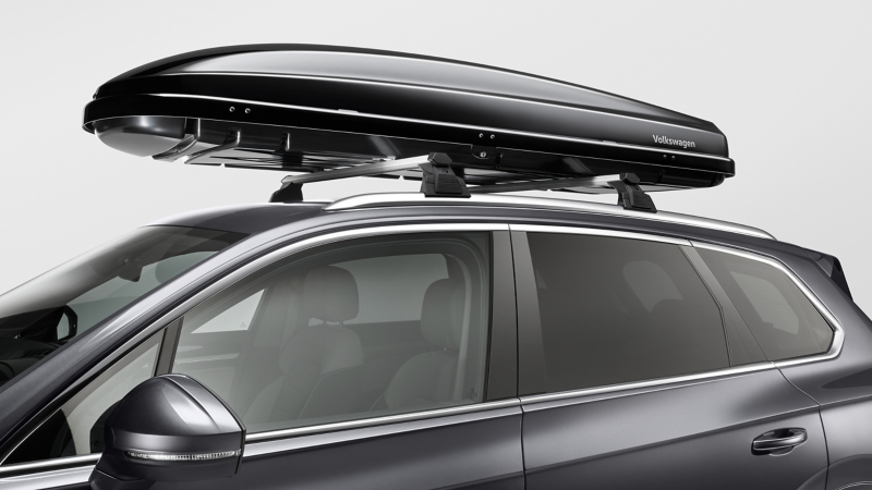 Coffre de toit des accessoires VW sur une VW Touareg